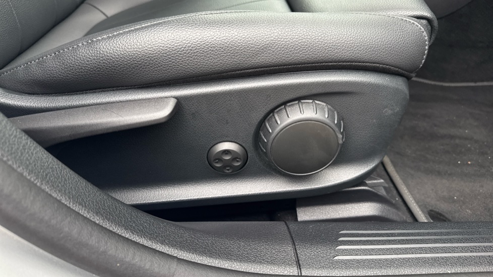 Mercedes-Benz A-Class A180 Sport Executive 5dr Auto Petrol Hatchback - Image 24