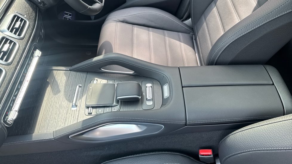 Mercedes-Benz GLE 400e 4Matic AMG Line Premium + 5dr 9G-Tronic Estate - Image 13