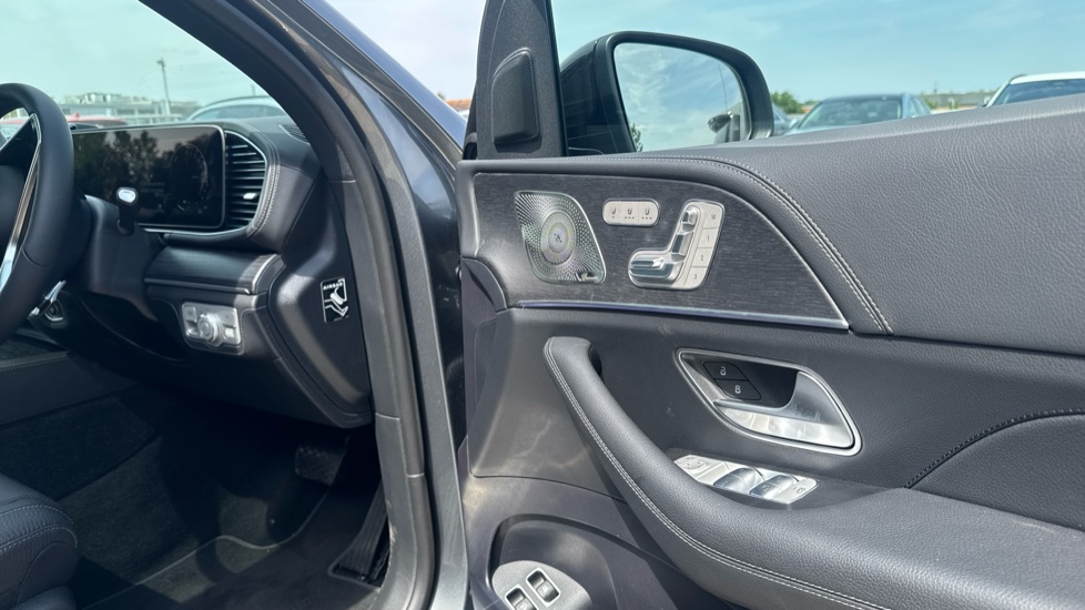 Mercedes-Benz GLE 400e 4Matic AMG Line Premium + 5dr 9G-Tronic Estate - Image 26