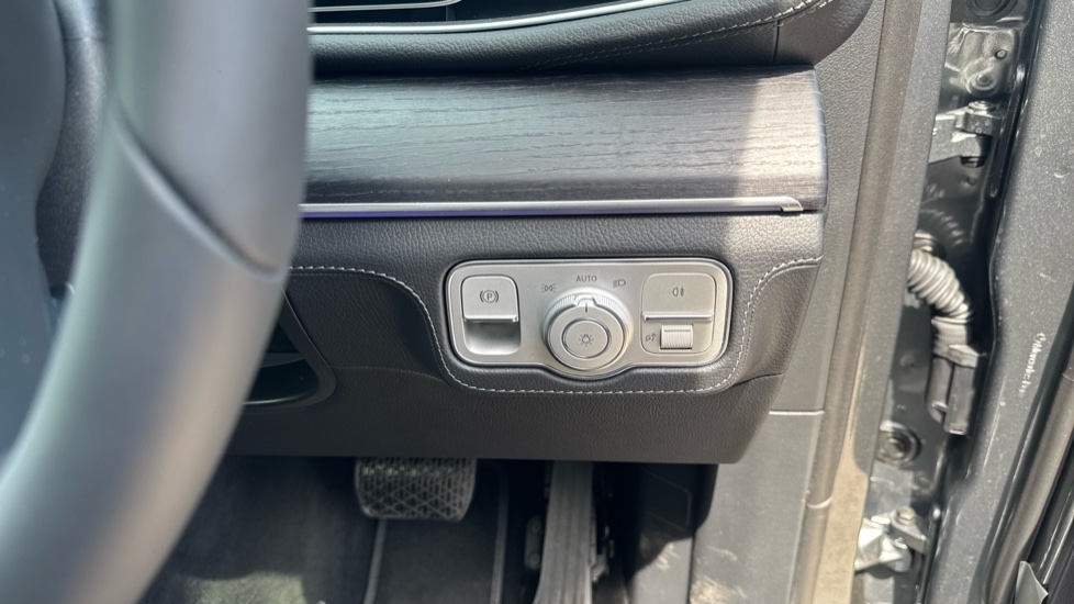 Mercedes-Benz GLE 400e 4Matic AMG Line Premium + 5dr 9G-Tronic Estate - Image 27