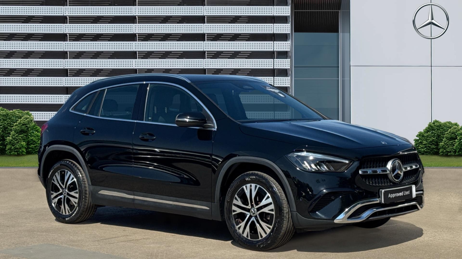 Mercedes-Benz GLA listing photo