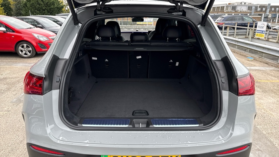 Mercedes-Benz Eqe 350 4M 235kW AMG Line Night Ed Prem 91kWh 5dr Auto Electric Estate - Image 4