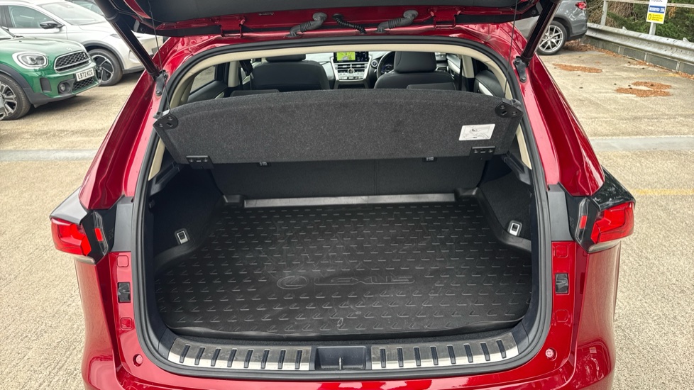 Lexus NX 300h 2.5 5dr CVT [8 Inch Nav] Hybrid Estate - Image 4
