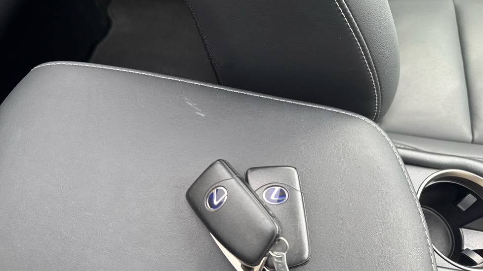Lexus NX 300h 2.5 5dr CVT [8 Inch Nav] Hybrid Estate - Image 19
