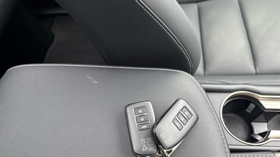 Lexus NX 300h 2.5 5dr CVT [8 Inch Nav] Hybrid Estate - Image 20