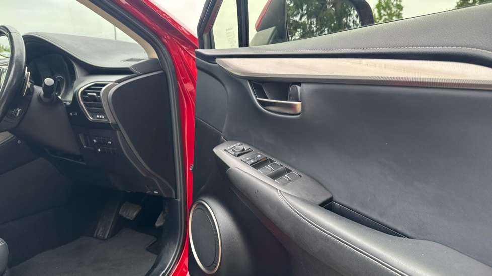 Lexus NX 300h 2.5 5dr CVT [8 Inch Nav] Hybrid Estate - Image 25