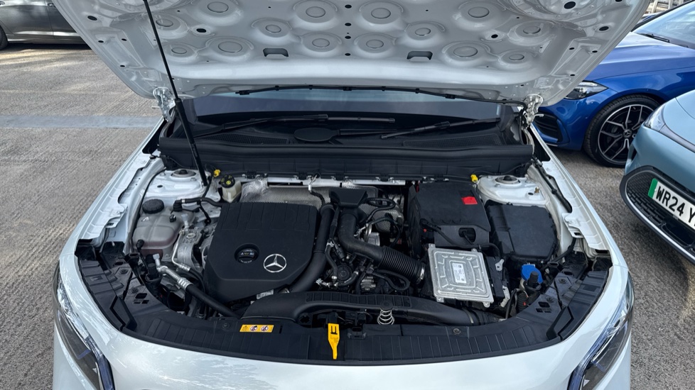 Mercedes-Benz GLB 200 AMG Line Premium 5dr 7G-Tronic Petrol Estate - Image 8