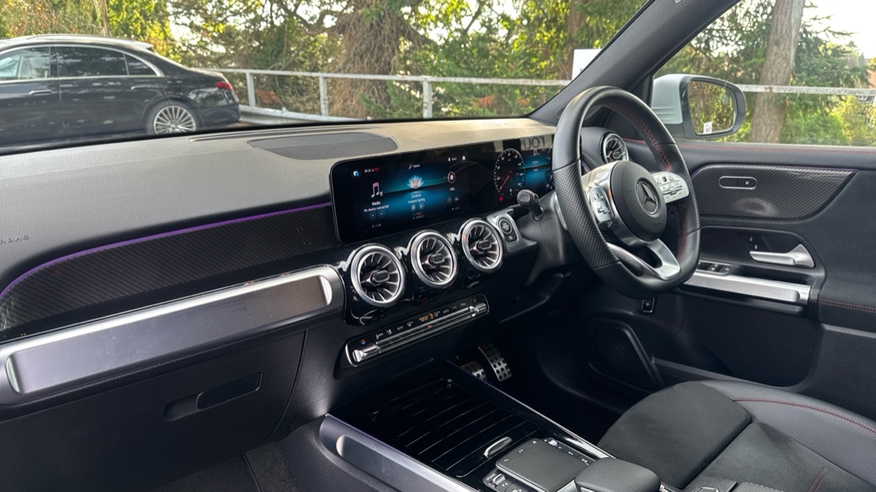 Mercedes-Benz GLB 200 AMG Line Premium 5dr 7G-Tronic Petrol Estate - Image 9