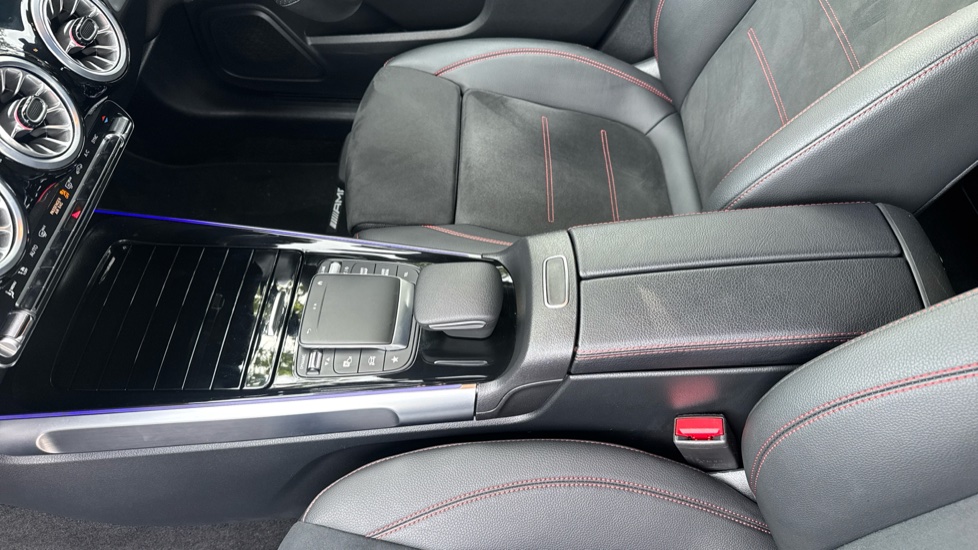 Mercedes-Benz GLB 200 AMG Line Premium 5dr 7G-Tronic Petrol Estate - Image 13