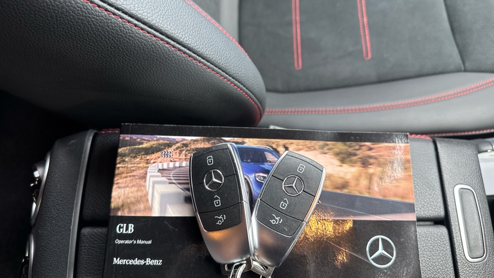 Mercedes-Benz GLB 200 AMG Line Premium 5dr 7G-Tronic Petrol Estate - Image 19