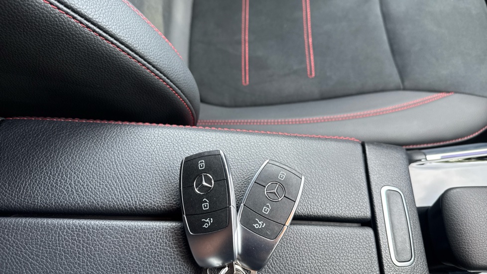 Mercedes-Benz GLB 200 AMG Line Premium 5dr 7G-Tronic Petrol Estate - Image 20