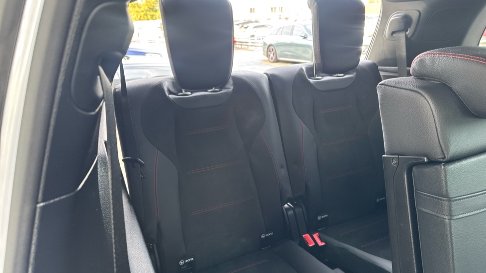 Mercedes-Benz GLB 200 AMG Line Premium 5dr 7G-Tronic Petrol Estate - Image 25