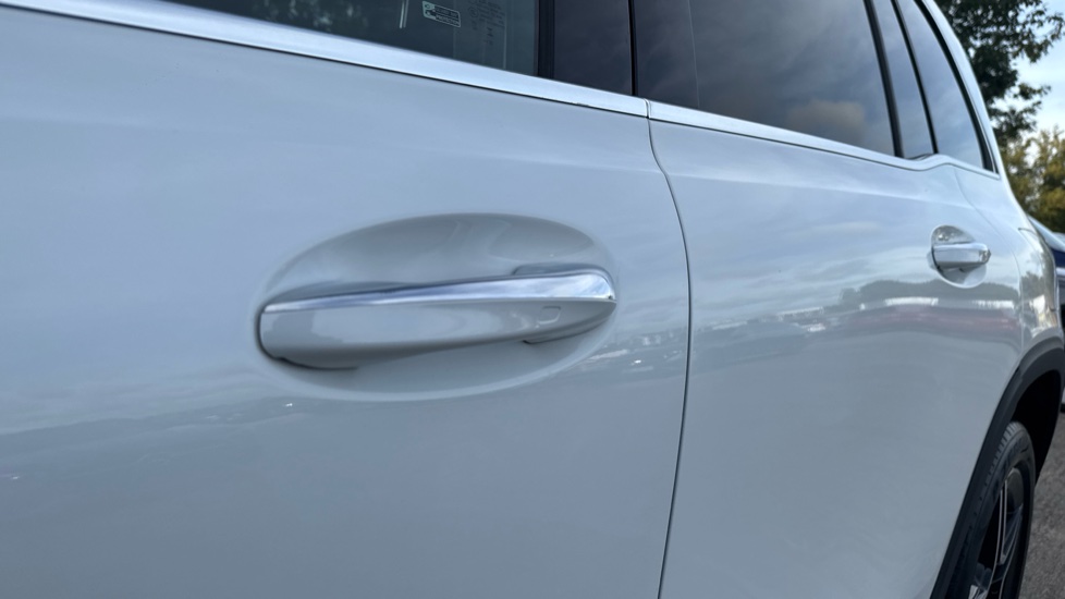 Mercedes-Benz GLB 200 AMG Line Premium 5dr 7G-Tronic Petrol Estate - Image 26