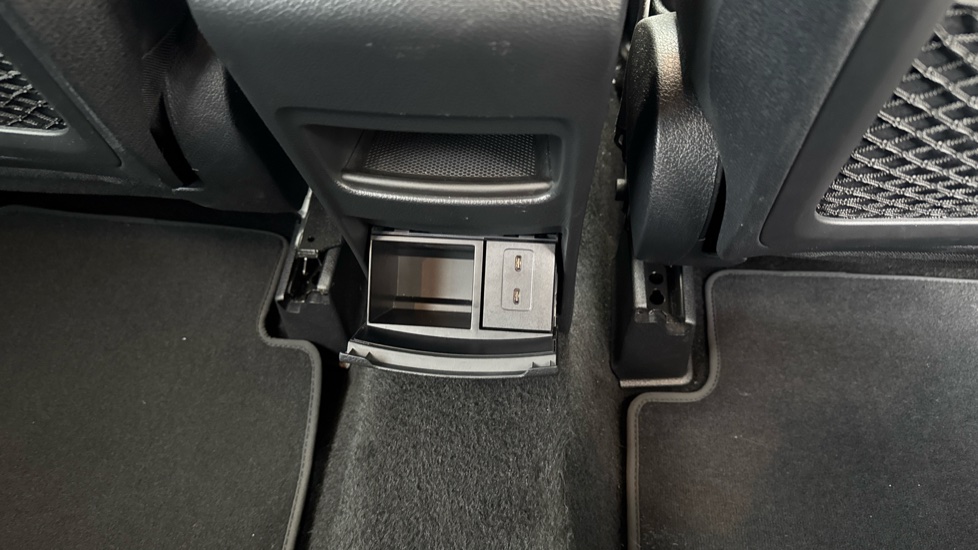 Mercedes-Benz GLB 200 AMG Line Premium 5dr 7G-Tronic Petrol Estate - Image 32