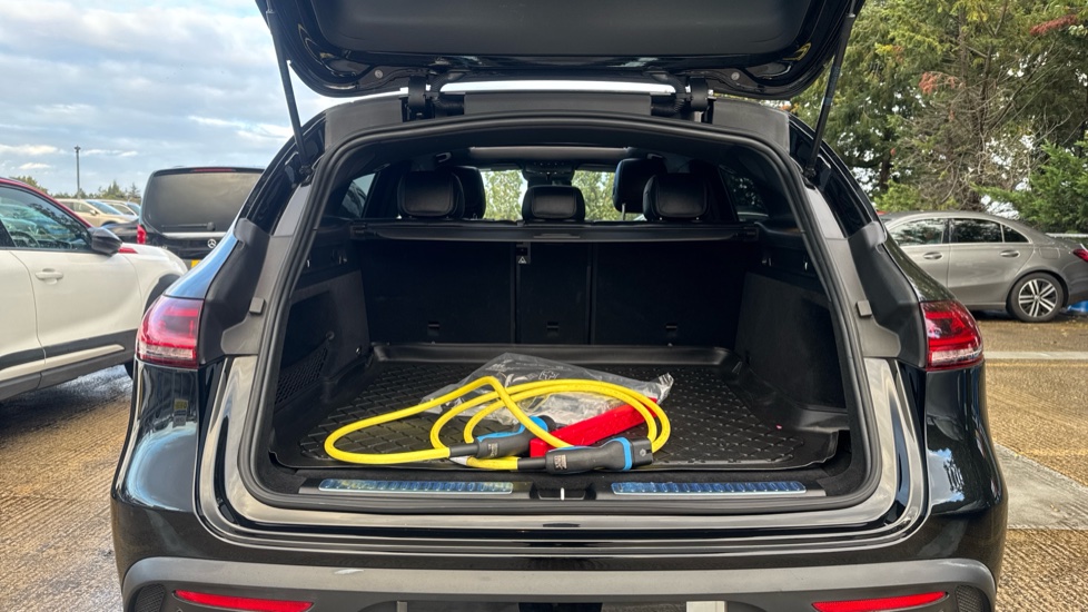 Mercedes-Benz EQC 400 300kW AMG Line Premium Plus 80kWh 5dr Auto Electric Estate - Image 4