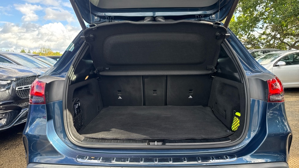 Mercedes-Benz Eqa 250 140kW AMG Line 66.5kWh 5dr Auto Electric Hatchback - Image 4