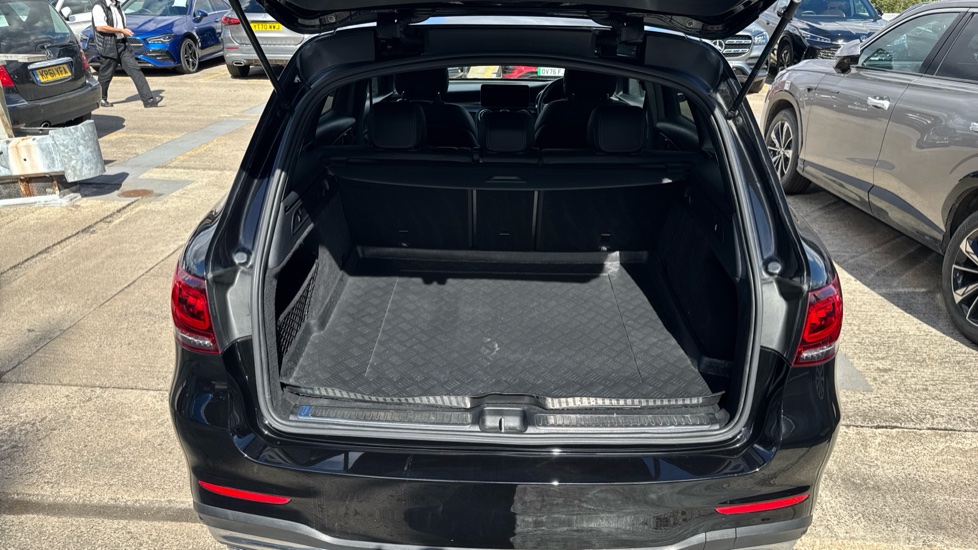 Mercedes-Benz GLC 300 4Matic AMG Line Premium 5dr 9G-Tronic Petrol Estate - Image 4