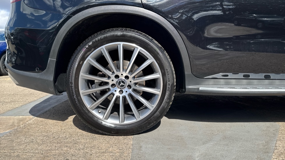 Mercedes-Benz GLC 300 4Matic AMG Line Premium 5dr 9G-Tronic Petrol Estate - Image 7