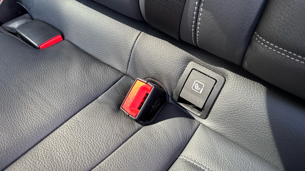Mercedes-Benz GLC 300 4Matic AMG Line Premium 5dr 9G-Tronic Petrol Estate - Image 17