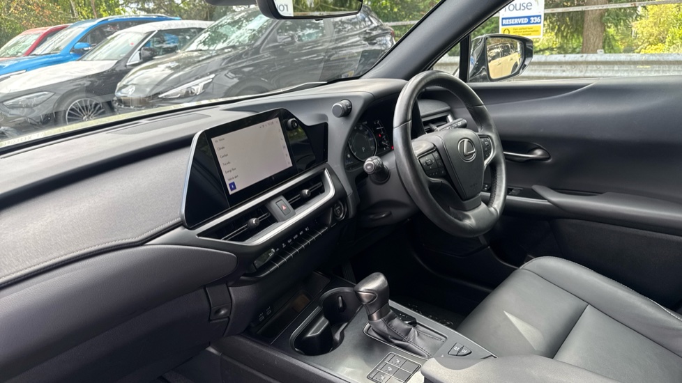 Lexus UX 250h 2.0 F-Sport Design 5dr CVT Hybrid Hatchback - Image 9