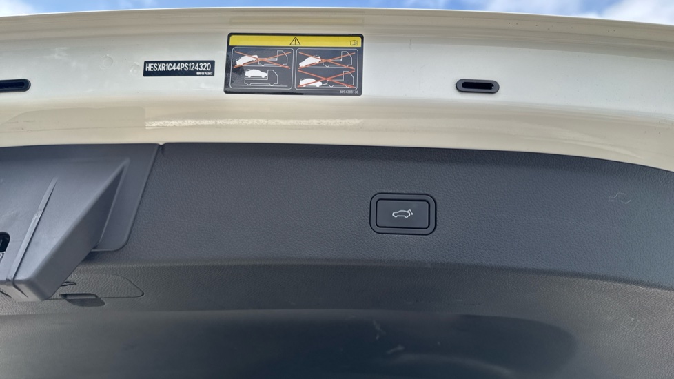 smart Hashtag 1 200kW Pro + 66kWh 5dr Auto Electric Hatchback - Image 24