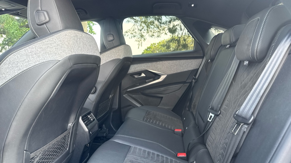 Peugeot 3008 1.2 Hybrid 136 GT 5dr e-DSC6 Petrol Estate - Image 16
