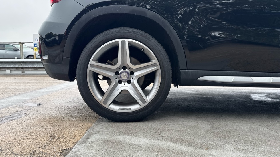 Mercedes-Benz GLA 250 4Matic AMG Line 5dr Auto [Premium] Petrol Hatchback - Image 7