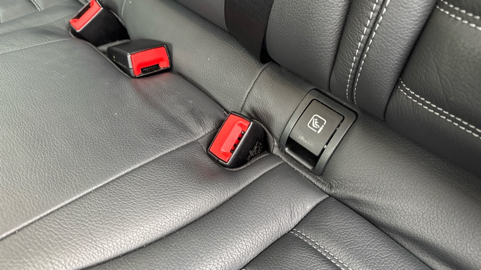 Mercedes-Benz C-Class C300 AMG Line Edition 4dr 9G-Tronic Petrol Saloon - Image 17