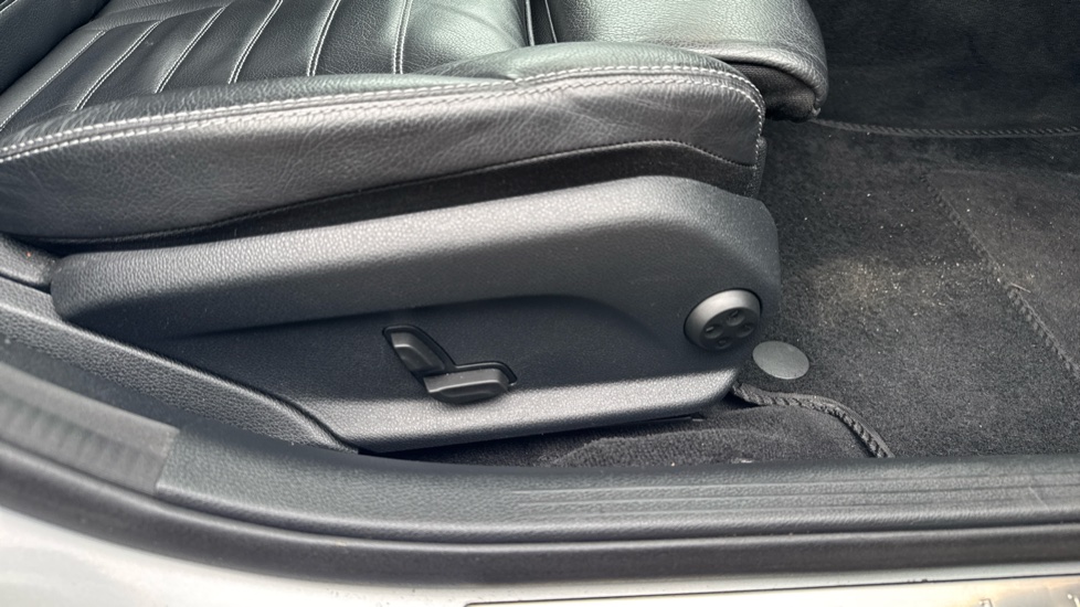 Mercedes-Benz C-Class C300 AMG Line Edition 4dr 9G-Tronic Petrol Saloon - Image 23