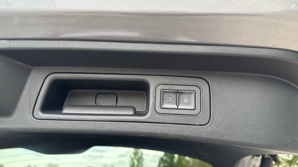 BYD Seal U 1.5 DM-i Comfort 5dr Auto Estate - Image 22