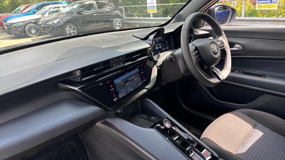 Alfa Romeo Junior 1.2 Turbo Ibrida 5dr Auto Petrol Hatchback - Image 9