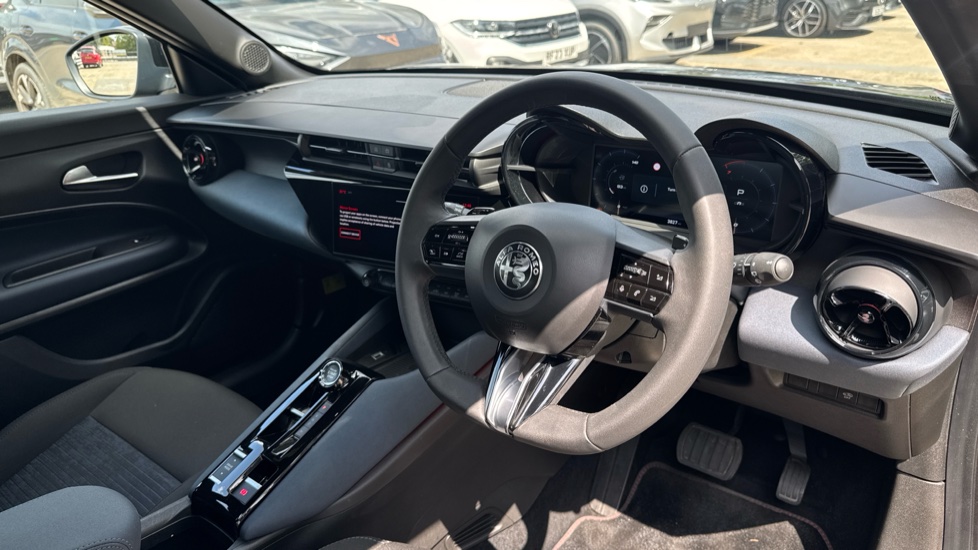 Alfa Romeo Junior 1.2 Turbo Ibrida 5dr Auto Petrol Hatchback - Image 11