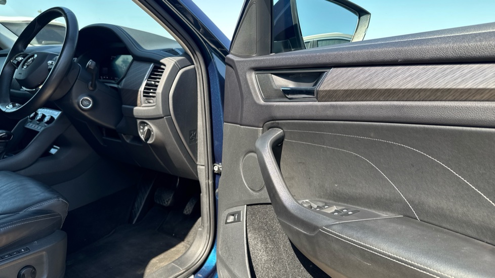 Skoda Kodiaq 1.5 TSI SE L Executive 5dr DSG [7 Seat] Petrol Estate - Image 25