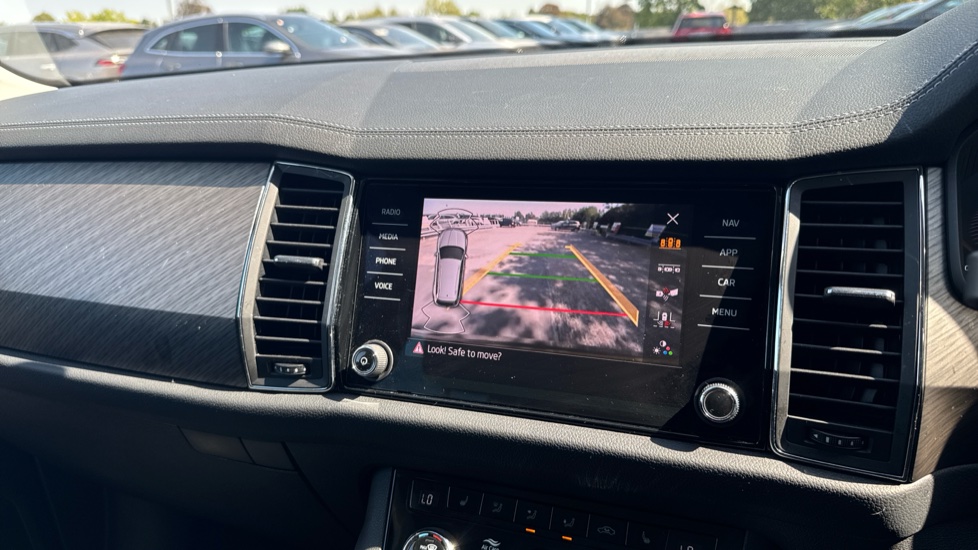 Skoda Kodiaq 1.5 TSI SE L Executive 5dr DSG [7 Seat] Petrol Estate - Image 34