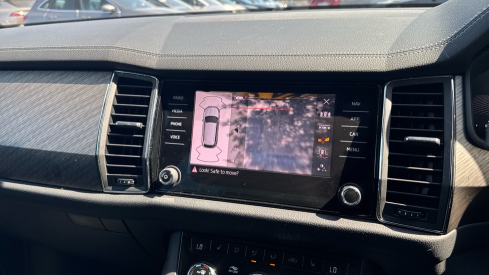 Skoda Kodiaq 1.5 TSI SE L Executive 5dr DSG [7 Seat] Petrol Estate - Image 36