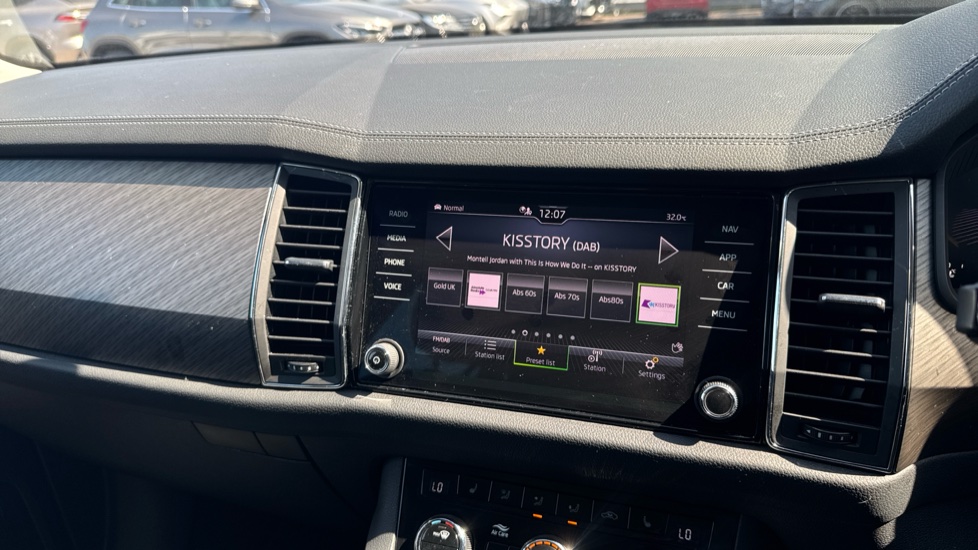 Skoda Kodiaq 1.5 TSI SE L Executive 5dr DSG [7 Seat] Petrol Estate - Image 37