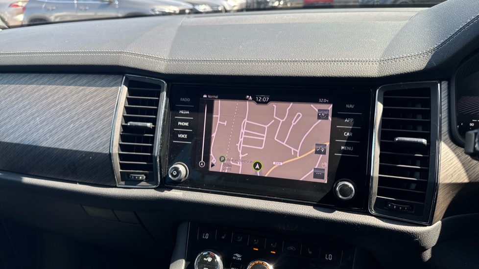 Skoda Kodiaq 1.5 TSI SE L Executive 5dr DSG [7 Seat] Petrol Estate - Image 38