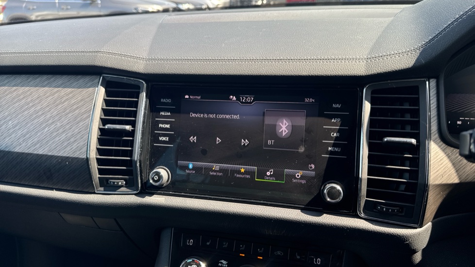 Skoda Kodiaq 1.5 TSI SE L Executive 5dr DSG [7 Seat] Petrol Estate - Image 39