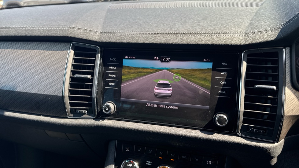 Skoda Kodiaq 1.5 TSI SE L Executive 5dr DSG [7 Seat] Petrol Estate - Image 43