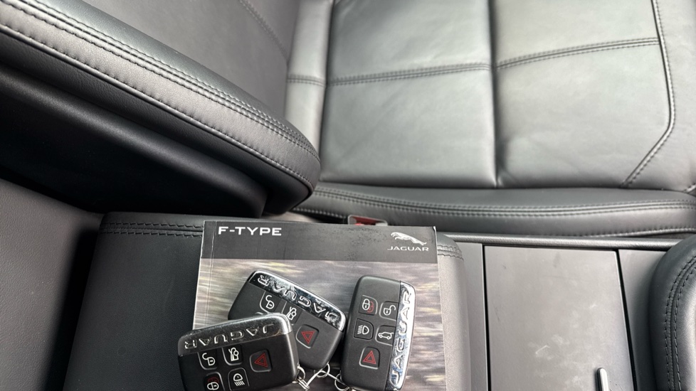 Jaguar F-Type 2.0 P300 First Edition 2dr Auto Petrol Coupe - Image 19