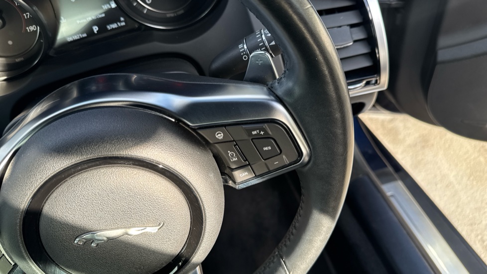 Jaguar F-Type 2.0 P300 First Edition 2dr Auto Petrol Coupe - Image 27