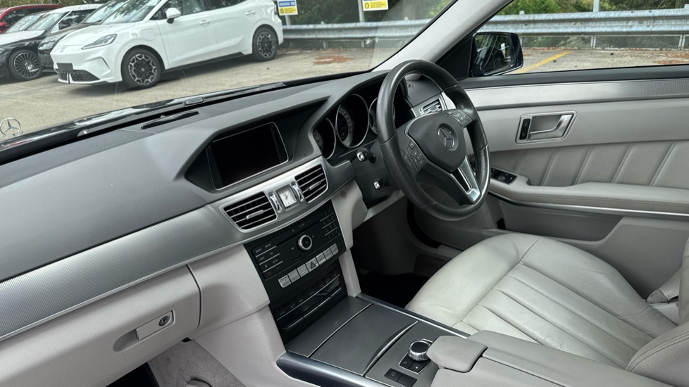 Mercedes-Benz E-Class E250 SE 4dr 7G-Tronic Petrol Saloon - Image 9