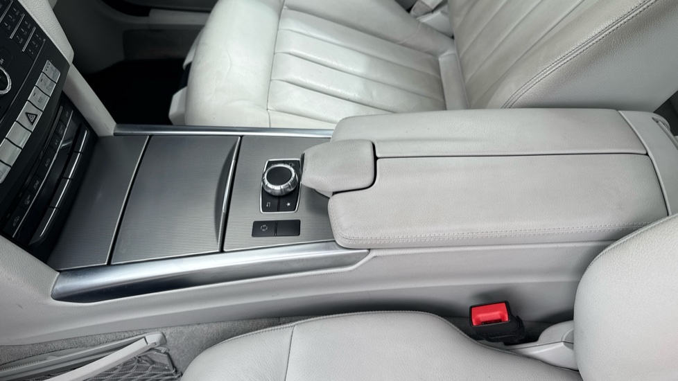 Mercedes-Benz E-Class E250 SE 4dr 7G-Tronic Petrol Saloon - Image 13