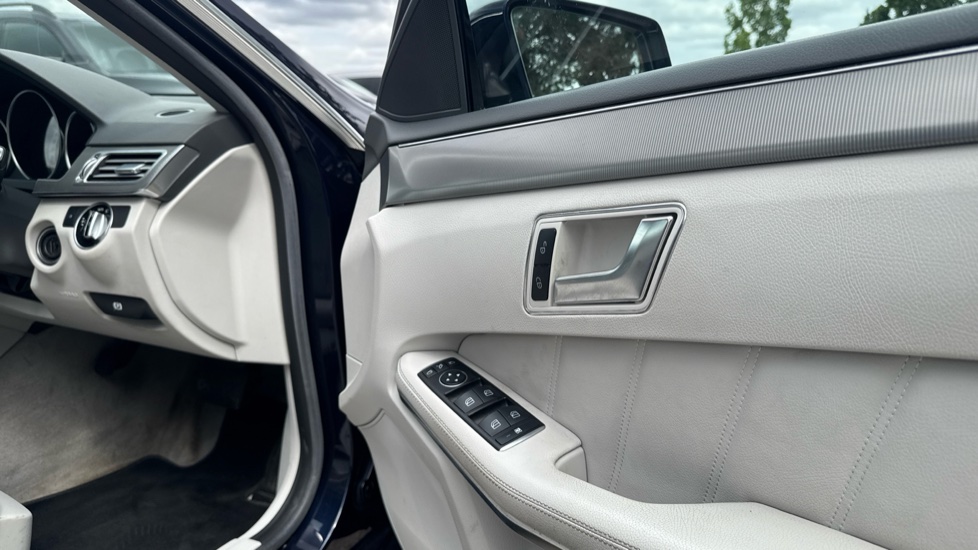 Mercedes-Benz E-Class E250 SE 4dr 7G-Tronic Petrol Saloon - Image 22