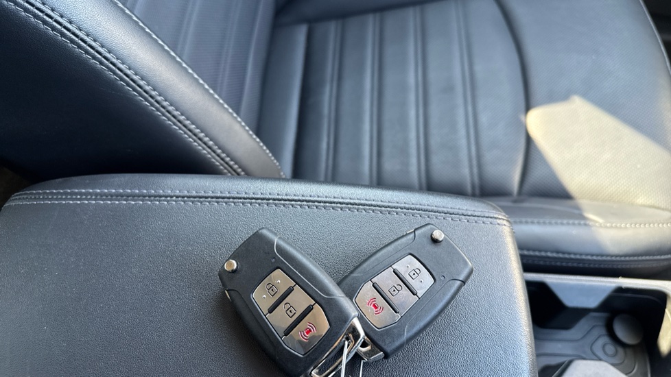 Kgm Tivoli 1.5 K40 5dr Auto Petrol Hatchback - Image 20