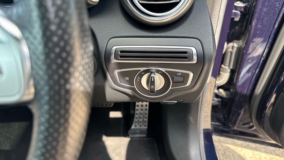Mercedes-Benz C-Class C220d AMG Line Premium Plus 2dr 9G-Tronic Diesel Coupe - Image 25