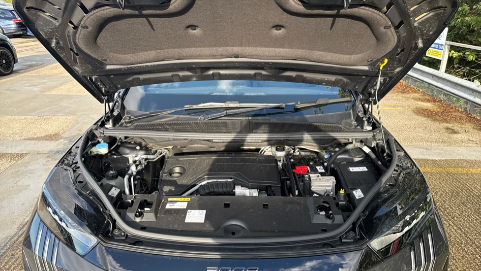 Peugeot 3008 1.2 Hybrid 145 GT 5dr e-DSC6 Petrol Estate - Image 8