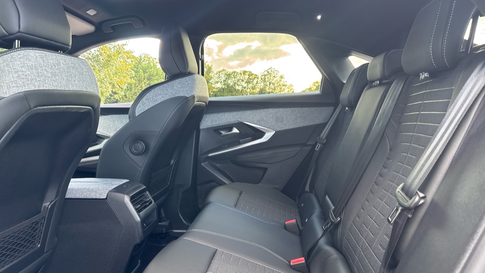 Peugeot 3008 1.2 Hybrid 145 GT 5dr e-DSC6 Petrol Estate - Image 16