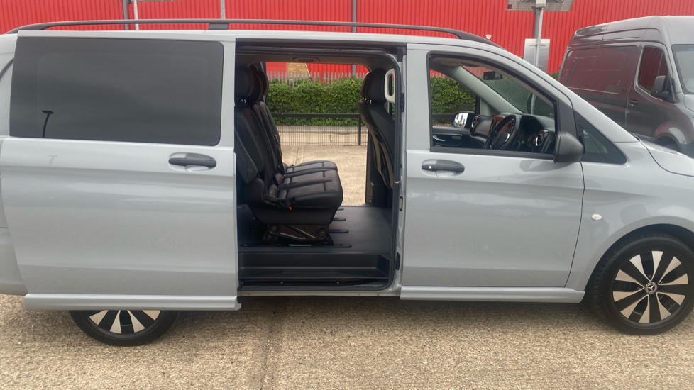 Mercedes-Benz Vito L2 Diesel Rwd 119CDI Select Crew Van 9G-Tronic - Image 12
