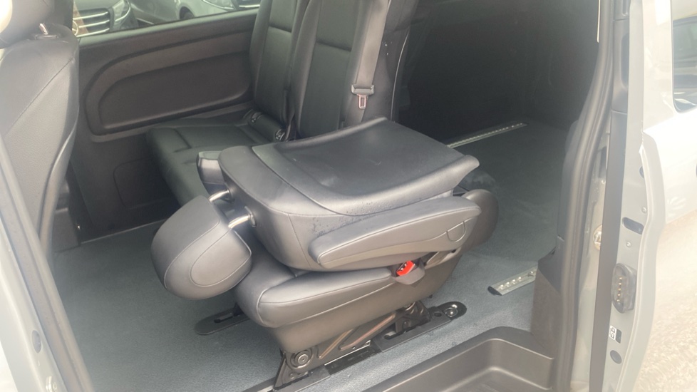 Mercedes-Benz Vito L2 Diesel Rwd 119CDI Select Crew Van 9G-Tronic - Image 22
